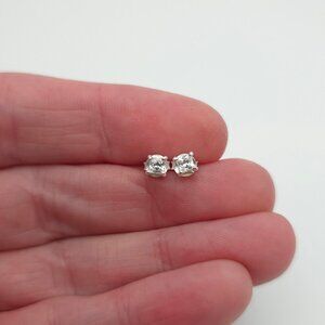 925 Sterling Silver Tiny Square Cubic Zirconia Stud Earrings A89